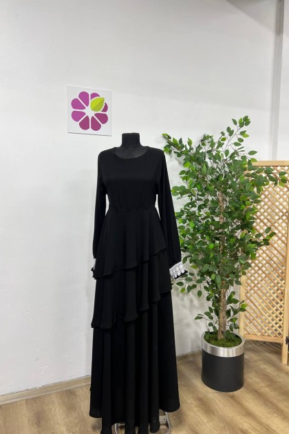 فستان أسود مع دانتل 