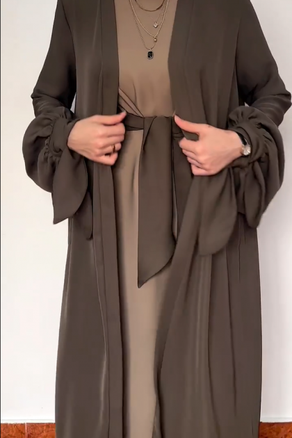 عباية ليندا مكونة من قطعتين لون زيتي وبيج 3028