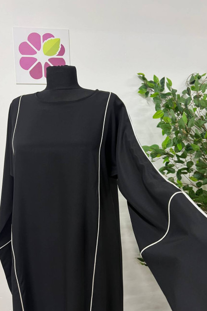عباية ساجده ذات خطوط بيضاء (اسود) 1602