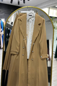 طقم رامية 3 قطع تنورة وجاكيت وقميص لون (كرميل)