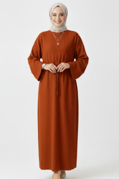 فستان سماح مزين بربطة على الخصر (قرميدي)