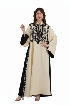 عباية سمر المزينة بتطريز عل الصدر لون (اسود)