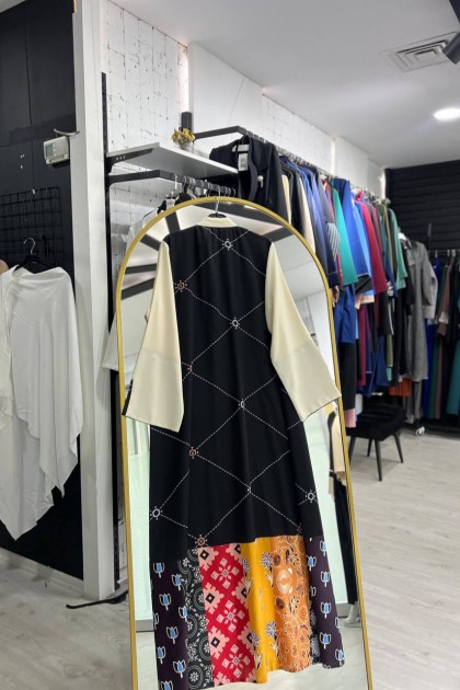 عباية سمر المزينة بتطريز عل الصدر لون (اسود)