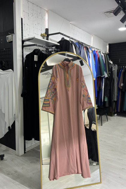 عباية اسيا المزينة بتطريز عل الصدر والأكمام لون (زهر)