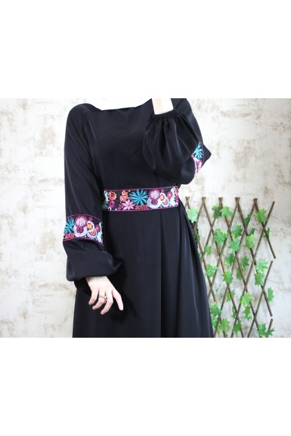 فستان علا المطرز لون أسود