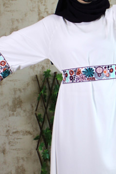 فستان علا المطرز لون ابيض