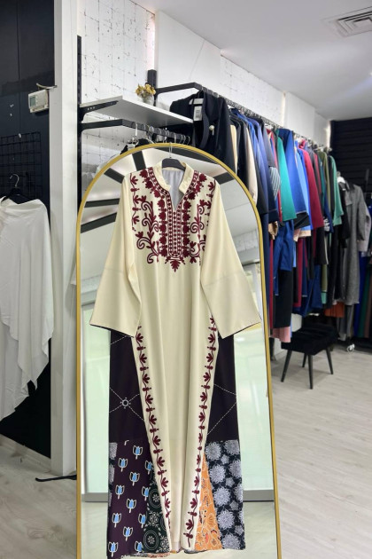 عباية سمر المزينة بتطريز عل الصدر لون (بوردو)