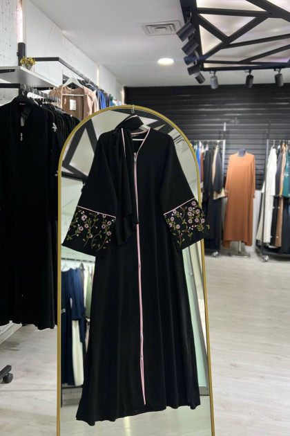 عباية زهره ذات أكمام  واسعة ومطرزة (اسود) 1599