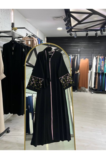 عباية زهره ذات أكمام  واسعة ومطرزة (اسود) 1599
