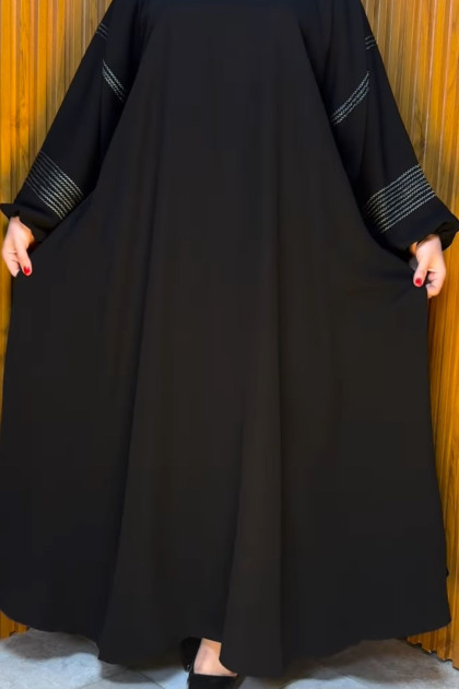 عباية بثينة بأكمام مطرزة بخطوط جميلة (أسود) 4068