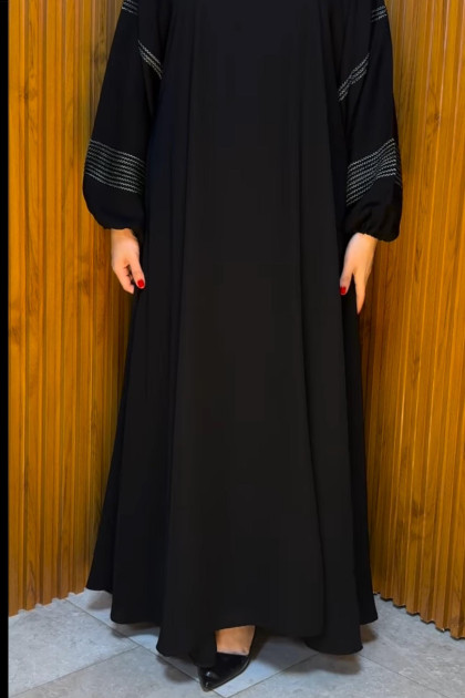 عباية بثينة بأكمام مطرزة بخطوط جميلة (أسود) 4068