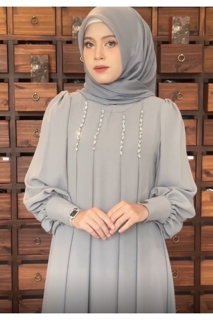 عباية اتيان المميزه بالكرستال المناسبه لموسم الصيف العملية (اللون فضي )