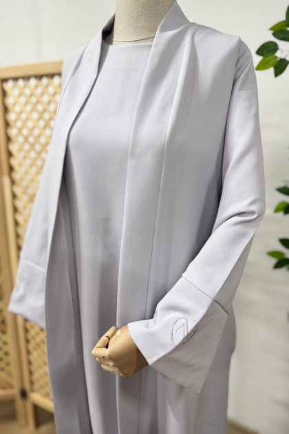 طقم يقين  ، مناسب لجميع المواسم ، لون ابيض 