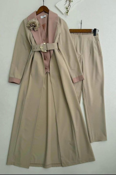 طقم غزل المناسب بهذا الموسم مكون من 3 قطع (بيج _زهري )