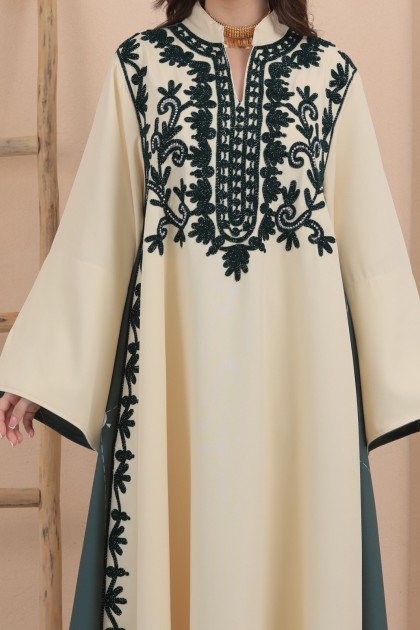 عباية سمر المزينة بتطريز عل الصدر لون (زمرد)