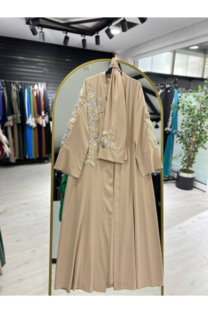 طقم عباية سيرين الرسمي المطرز  من 3 قطع (اللون بيج)